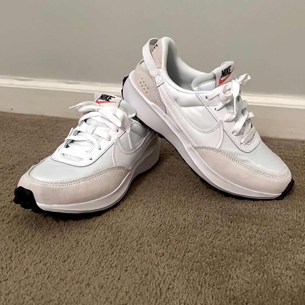 Nike women waffle debut shoe 7.5
